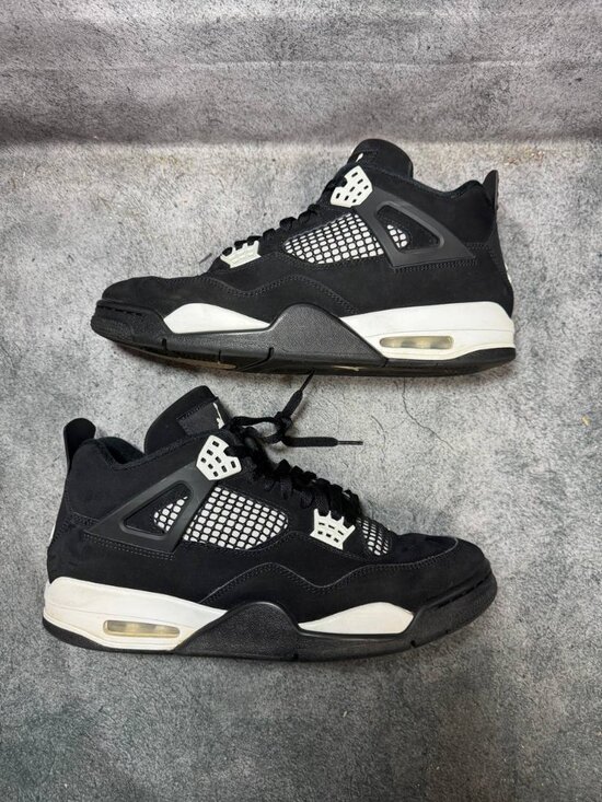 Size 11.5 | Jordan 4 White Thunder No Box | Pre-Owned main image 6